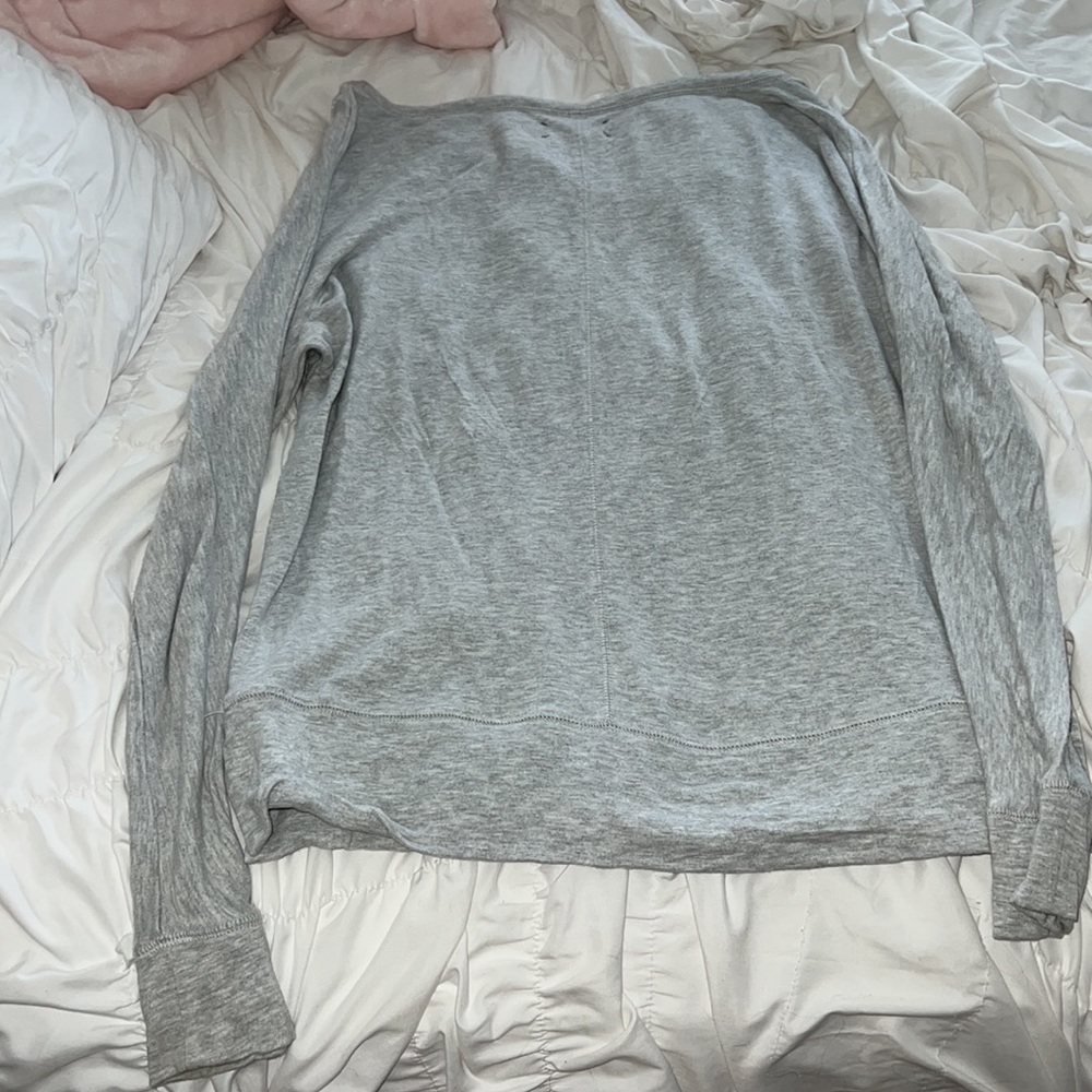 Light gray top! - Picture 3 of 3
